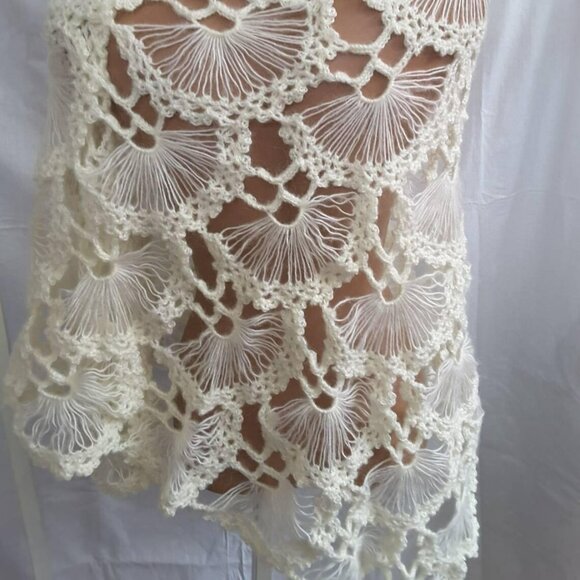 Handmade Crochet Lace Shawl Ivory Wrap - Picture 5 of 6
